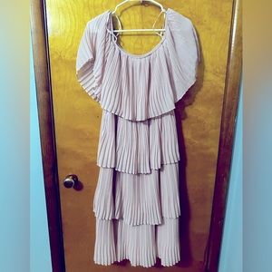 Premier amour knee length dress. Size: 12. Light pink